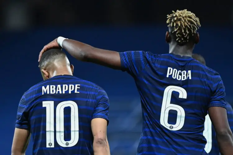 Kylian Mbappé et Paul Pogba (Photo by Anthony Dibon/Icon Sport)