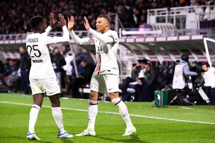 Kylian Mbappé et Nuno Mendes (Photo by Anthony Bibard/FEP/Icon Sport) - Photo by Icon sport