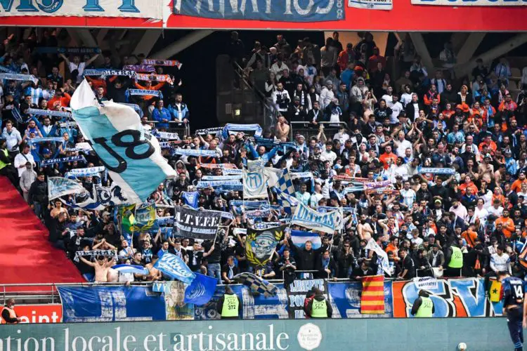 Supporters marseillais au Stade Auguste Delaune le 24 avril 2022 à Reims, France. (Photo by Anthony Bibard/FEP/Icon Sport)