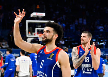 Elijah Bryant of Anadulu Efes Istanbul during the Turkish Airlines EuroLeague Play Off game 3 between Anadolu Efes Istanbul and AX Armani Exchange Milan at Sinan Erdem Dome in Istanbul, Turkey on April 26, 2022. ( Photo : Seskim / Icon Sport