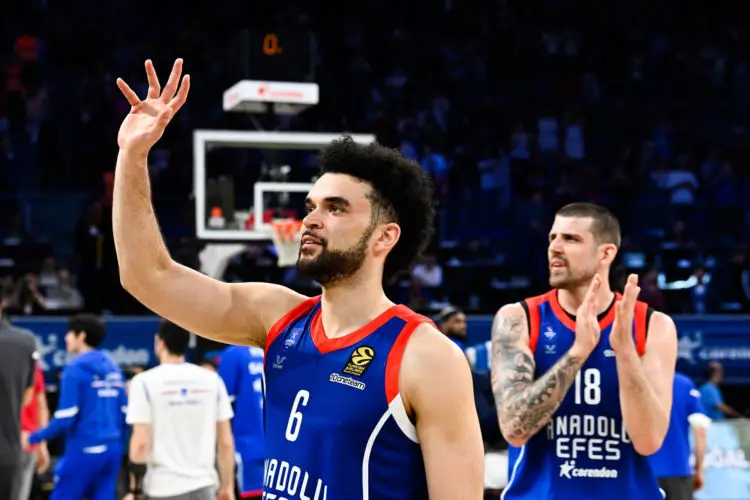 Elijah Bryant of Anadulu Efes Istanbul during the Turkish Airlines EuroLeague Play Off game 3 between Anadolu Efes Istanbul and AX Armani Exchange Milan at Sinan Erdem Dome in Istanbul, Turkey on April 26, 2022. ( Photo : Seskim / Icon Sport