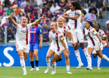 Amandine Henry (C) - Photo by Icon sport