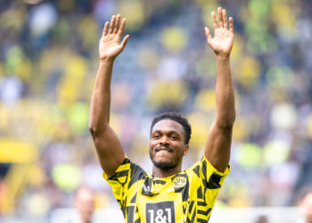 14 mai 2022 Dan-Axel Zagadou fait ses adieux aux fans de Dortmund. / David Inderlied/dpa  - Photo by Icon sport