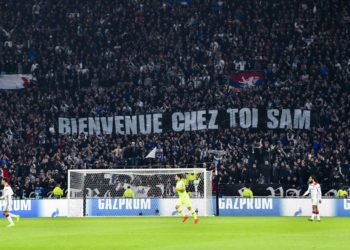 Fans de Lyon banderole pour Samuel Umtiti pendant  l'UEFA Champions League au Groupama Stadium le 19 février 2019 à Lyon, France. (Photo by Alexandre Dimou/Icon Sport)