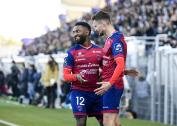 Vital NSIMBA et Elbasan RASHANI (cf63) au Stade Gabriel Montpied le 27 février 2022 à Clermont-Ferrand, France. (Photo by Christophe Saidi/FEP/Icon Sport)