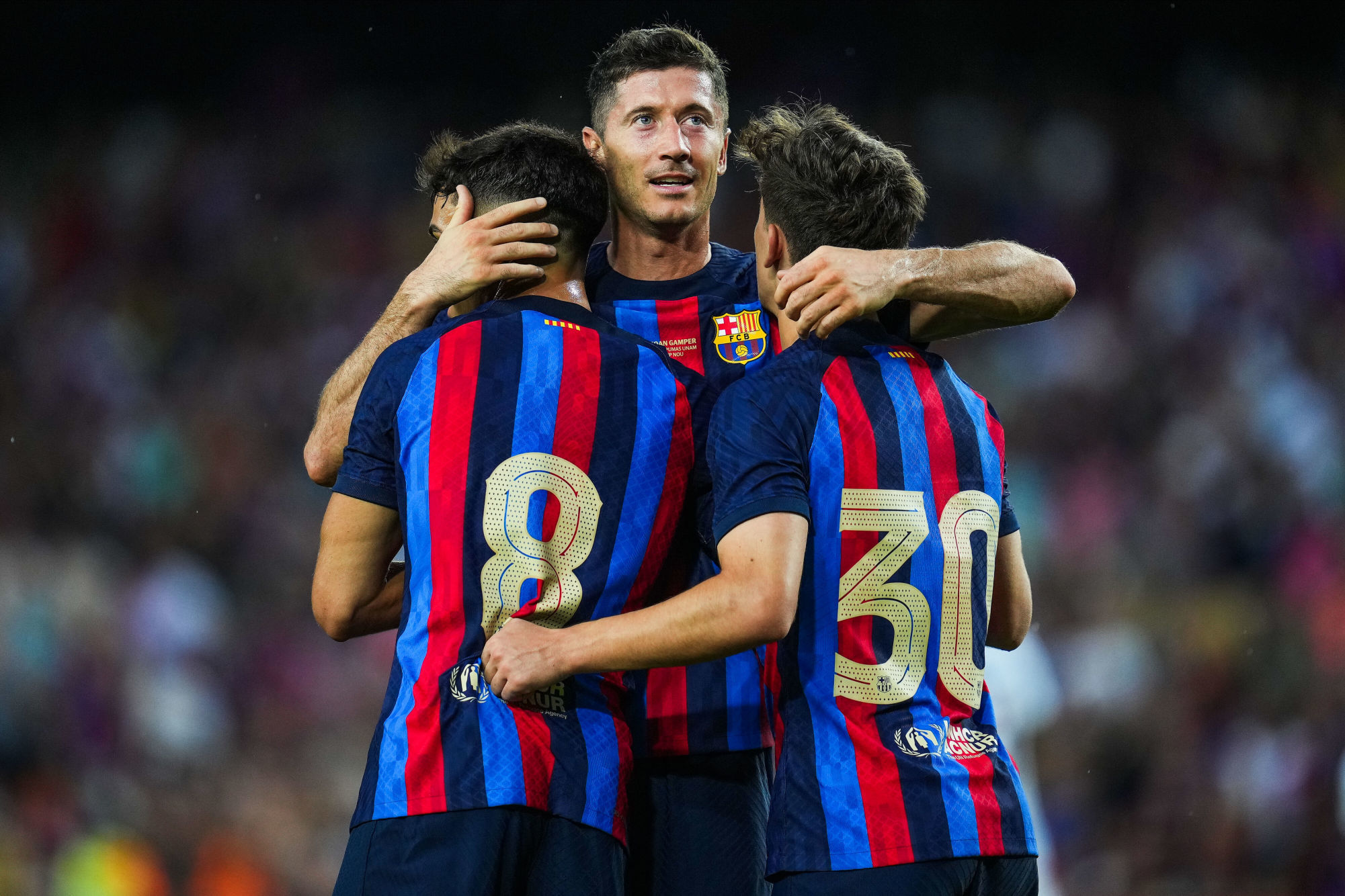 Левандовски Barcelona. Жоаном Гампером Барселона. Xavi Lewandowski. Роберт Левандовски Барселона.