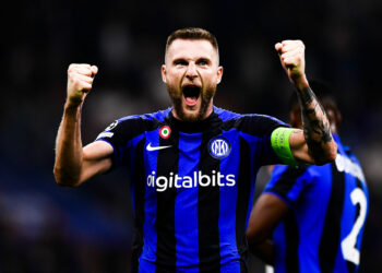 MILAN, ITALY - October 04, 2022: Milan SKRINIAR of FC Internazionale celebrates the victory at the end of the UEFA Champions League football match between FC Internazionale and FC Barcelona. (Photo by Nicolò Campo/Sipa USA) - Photo by Icon sport