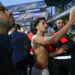 Malik Nait-Liman et Marquinhos essaient de calmer les fans du PSG après une défaite (Photo by Dave Winter/Icon Sport)