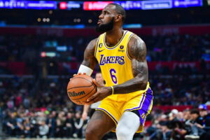 Les Lakers sous haute tension : LeBron James inquiet malgré une lueur d’espoir