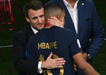Emmanuel Macron  Kylian Mbappe - Photo by Icon sport