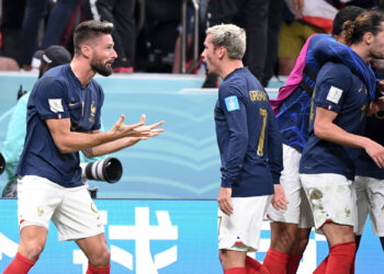 Antoine GRIEZMANN félicite Olivier GIROUD (Photo by Anthony Bibard/FEP/Icon Sport)