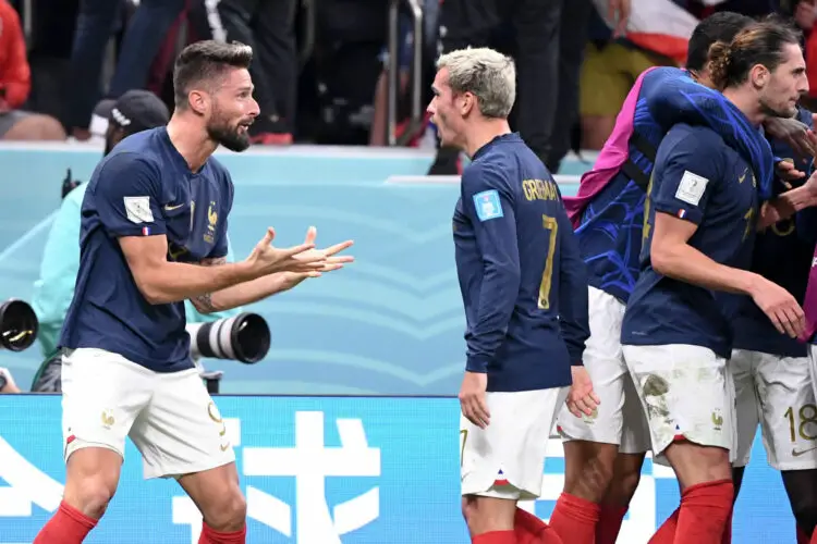Antoine GRIEZMANN félicite Olivier GIROUD (Photo by Anthony Bibard/FEP/Icon Sport)