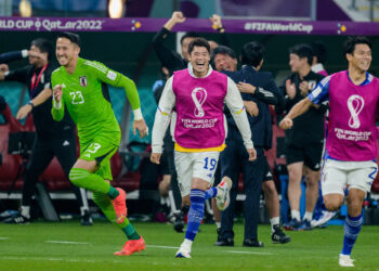 Hiroki Sakai célèbre avec le Japon la victoire face à l'Espagne au Mondial 2022 - Photo by Icon sport