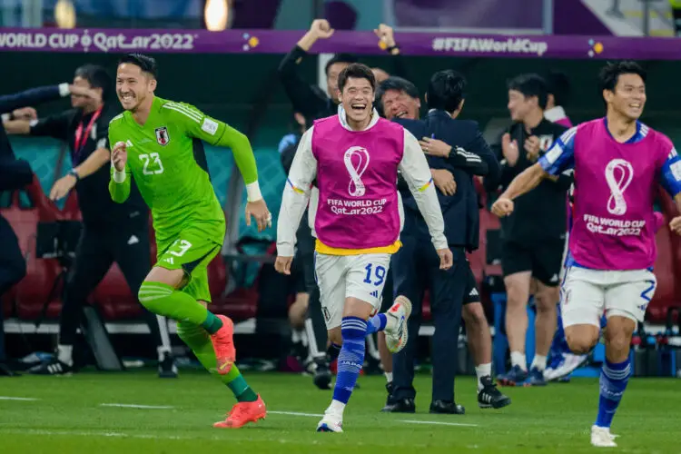 Hiroki Sakai célèbre avec le Japon la victoire face à l'Espagne au Mondial 2022 - Photo by Icon sport
