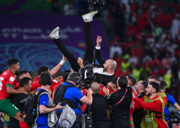 Team of Morocco celebrates the victory with Walid REGRAGUI head coach of Morocco during the FIFA World Cup 2022, Round of 16 match between Morocco and Spain at Education City Stadium on December 6, 2022 in Doha, Qatar. (Photo by Anthony Dibon/Icon Sport)