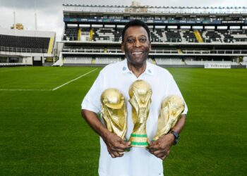 Pelé avec ses trois Coupe du monde