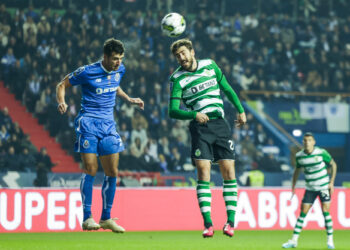 Iván Marcano (FC Porto) et Paulinho (Sporting Portugal) (Pedro Correia / Global Imagens) - Photo by Icon sport