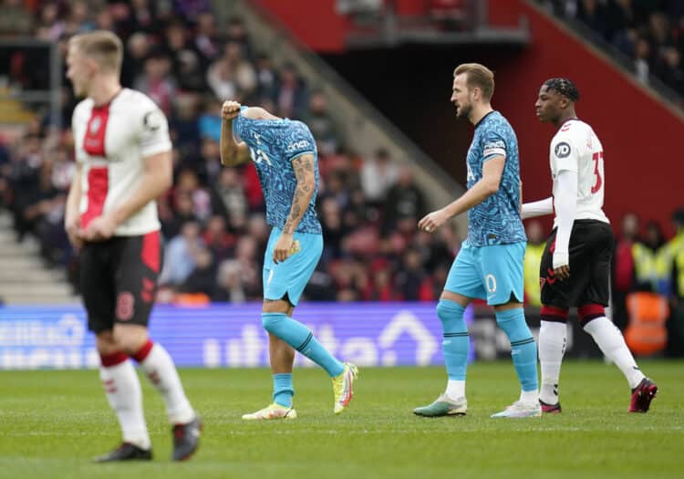 Tottenham Hotspur's Richarlison leaves the field of play after picking up an injury during the Premier League match at St Mary's Stadium, Southampton. Picture date: Saturday March 18, 2023. - Photo by Icon sport