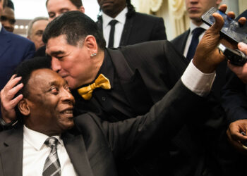 3247676 01.12.2017 December 1, 2017. Brazilian footballer Pele, left, and Argentine footballer Diego Maradona during the meeting of Russian President Vladimir Putin with world football stars held before the official final draw ceremony of the 2018 FIFA World Cup. Photo : Sputnik / Icon Sport