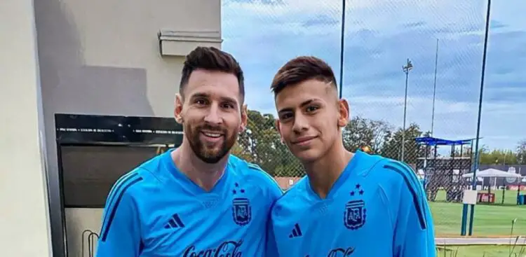 Claudio Echeverri et Lionel Messi