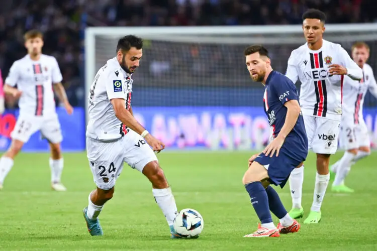 Gaëtan Laborde (OGC Nice) and Lionel Messi (Paris SG) - (Photo by Anthony Dibon/Icon Sport)