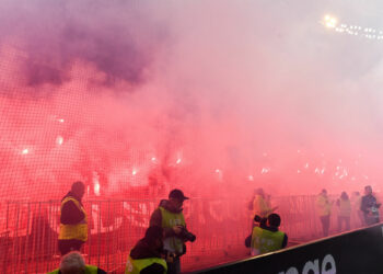 Fumigènes lors de la rencontre OL-OM au Groupama Stadium - (Photo by Philippe Lecoeur/FEP/Icon Sport)