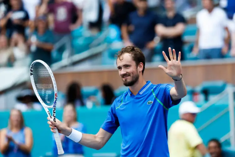 Mar 31, 2023; Miami, Florida, US; Daniil Medvedev salutes the crowd after his match against Karen Khachanov (not pictured) in a men's singles semifinal on day twelve on the Miami Open at Hard Rock Stadium. Mandatory Credit: Geoff Burke-USA TODAY Sports/Sipa USA - Photo by Icon sport