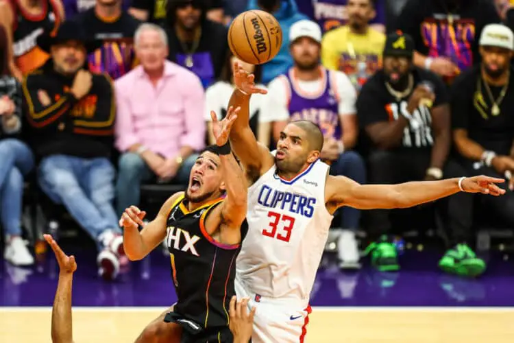 Los Angeles Clippers - Nicolas Batum (33) et Phoenix Suns - Devin Booker - Photo by Icon sport