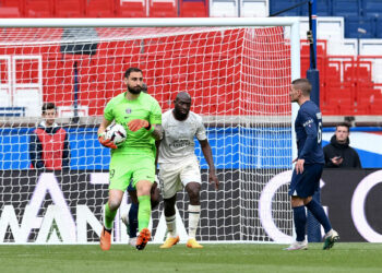 Gianluigi DONNARUMMA (Paris SG) face à Ibrahima KONE (FC Lorient) - (Photo by Philippe Lecoeur/FEP/Icon Sport)