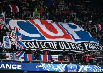 Le Collectif Ultras Paris
(Photo by Anthony Dibon/Icon Sport)