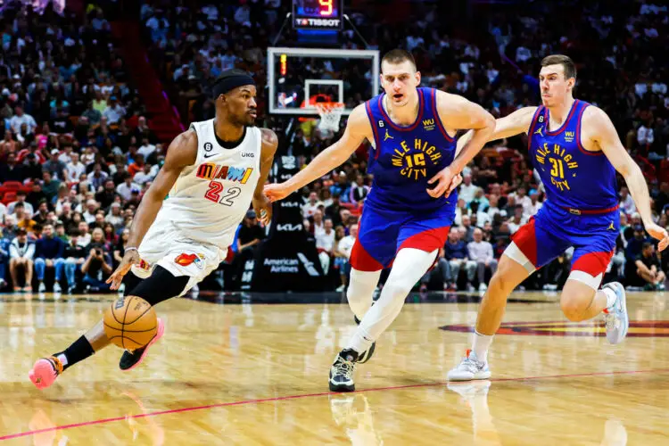 Jimmy Butler et Nikola Jokic
(Photo by Icon sport)