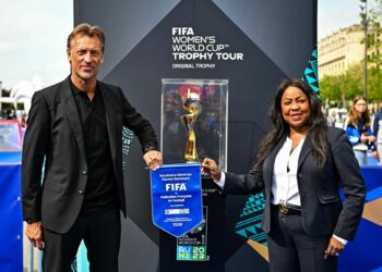 Hervé RENARD (Entraîneur de l'équipe de France féminine de football) et Fatma SAMOURA (secrétaire générale de la FIFA) - Photo by Baptiste Fernandez/Icon Sport)