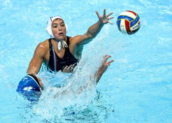 SPLIT, CROATIA - AUGUST 27: Maria Bogachenko of Israel and Louise Guillet of France during the 35 Len European Championship Split 2022 Woman's Water Polo match between France and Israel at Spaladium Arena on August 27, 2022 in Split, Croatia. Photo: Marko Lukunic/PIXSELL - Photo by Icon sport