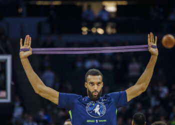 Rudy Gobert #27 of the Minnesota Timberwolves warms up before the start of the game between the Minnesota Timberwolf and the New Orleans Pelicans today at the Target Center in Minneapolis, Minnesota USA 09 April 2023 Efe/ABACAPRESS.COM//Kerem Yucel - Photo by Icon sport