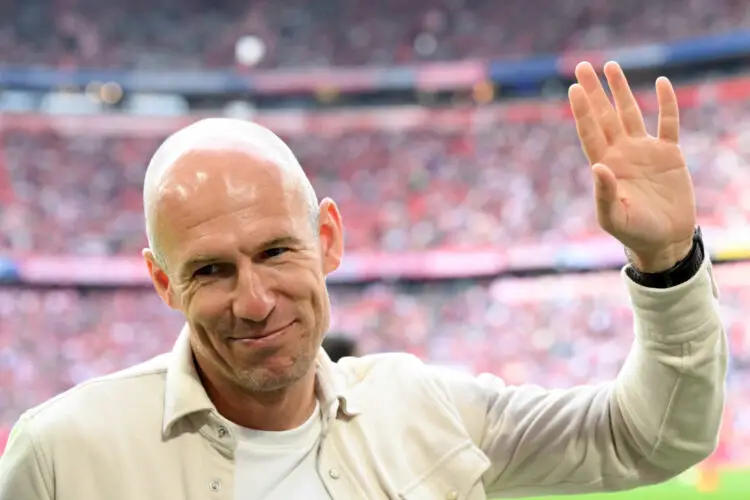 20 May 2023, Bavaria, Munich: Soccer: Bundesliga, Bayern Munich - RB Leipzig, Matchday 33, Allianz Arena. Former Bayern player Arjen Robben waves. Photo: Sven Hoppe/dpa - IMPORTANT NOTE: In accordance with the requirements of the DFL Deutsche Fuball Liga and the DFB Deutscher Fuball-Bund, it is prohibited to use or have used photographs taken in the stadium and/or of the match in the form of sequence pictures and/or video-like photo series. - Photo by Icon sport