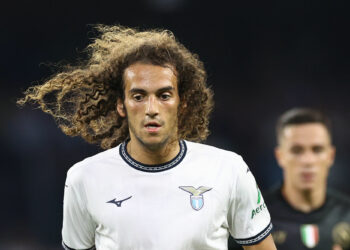 Naples, Italien, 02.09.2023: Matteo Guendouzi (SS Lazio) schaut waehrend des Spiels der Serie A zwischen SSC Napoli vs SS Lazio im Diego Armando Maradona Stadion am 02. September 2023 in Naples, Italien. (Foto von Matteo Ciambelli / DeFodi Images)Naples, Italy, 02.09.2023: Matteo Guendouzi (SS Lazio) looks on during the Serie A match between SSC Napoli vs SS Lazio at Diego Armando Maradona Stadium on September 2, 2023 in Naples, Italy. (Photo by Matteo Ciambelli / DeFodi Images) - Photo by Icon sport