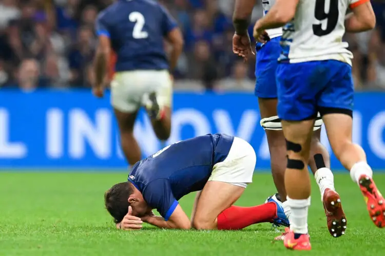 Antoine Dupont était abattu après sa blessure face à la Namibie lors du dernier match du XV de France. - Photo by Icon sport.