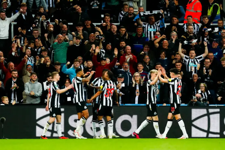 Les joueurs de Newcastle exultent après le but d'Alexander Isak face à City. - Photo by Icon sport.