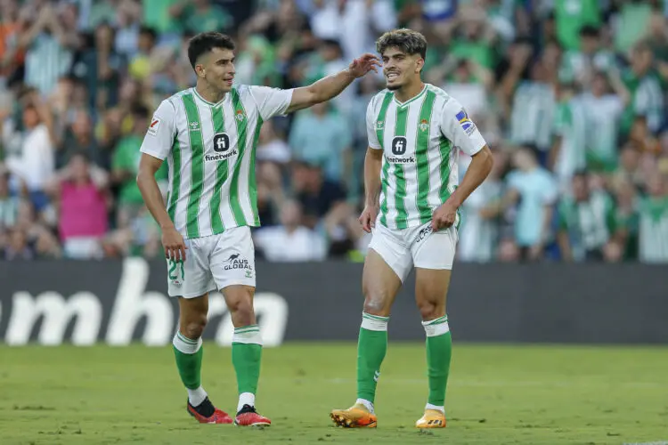 Ez Abde and Marc Roca of Real Betis during the La Liga match between Real Betis and Cádiz CF played at Benito Villamarin Stadium on September 24 in Sevilla, Spain. (Photo by Antonio Pozo / Pressinphoto / Icon Sport) - Photo by Icon sport