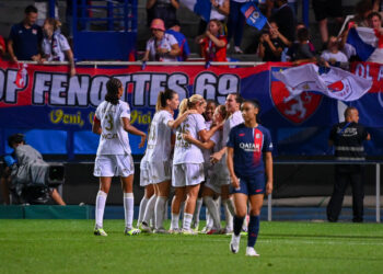 Les Lyonnaises après le but de Sommer au Stade de l'Aube face au PSG (Photo by Anthony Dibon/Icon Sport)