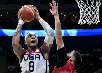 (230901) -- MANILA, Sept. 1, 2023 (Xinhua) -- Paolo Banchero (L) of the United States goes for a lay-up during the second round match between the United States and Montenegro at the 2023 FIBA World Cup in Manila, the Philippines, on Sept. 1, 2023. (Xinhua/He Changshan) - Photo by Icon sport