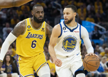 Lebron James (Lakers) opposé à Stephen Curry (Golden State Warriors) en demi finale des playoffs le 10 mai 2023.  Photo by Icon sport