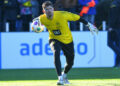 Dortmund, Germany,17.10.23: Torwart Gregor Kobel (Borussia Dortmund) in Aktion, am Ball, Einzelaktion waehrend der Trainingseinheit von Borussia Dortmund auf dem BVB-Trainingsgelaende Hohenbuschei am 17. Oktober 2023 in Dortmund. (Foto von Ralf Treese//DeFodi Images) Dortmund, Deutschland - 17.10.23: Torwart Gregor Kobel (Borussia Dortmund) controls the ball during the training session of Borussia Dortmund at BVB-Trainingsgelaende Hohenbuschei on October 17. 2023 in Dortmund. (Photo by Ralf Treese//DeFodi Images) - Photo by Icon sport