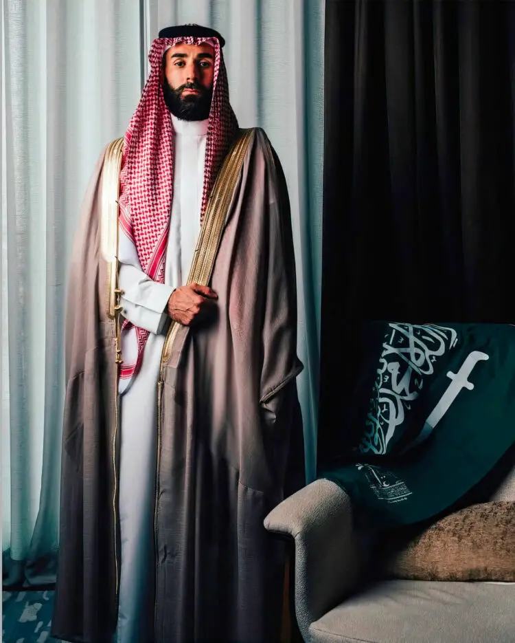 Karim Benzema pose en tenue traditionnelle du côté de l'Arabie Saoudite. -  Photo by Icon sport.