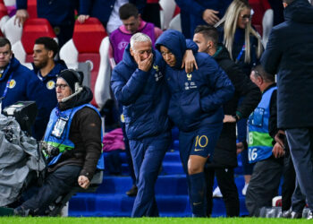 Didier Deschamps et Kylian Mbappé (Photo by Baptiste Fernandez/Icon Sport)