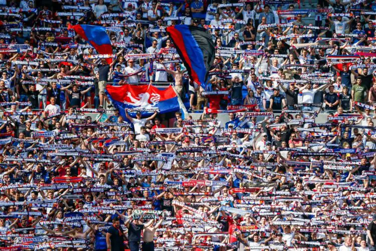 Les supporters lyonnais n'ont pas été épargnés dimanche dernier à Marseille. - Photo by Romain Biard/Icon Sport.