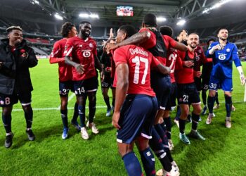 TEAM of lille celebrates after the UEFA Europa Conference League Group A match between Lille Olympique Sporting Club and Sportovy Klub Slovan Bratislava at Stade Pierre-Mauroy on October 26, 2023 in Lille, France. (Photo by Sandra Ruhaut/Icon Sport)