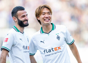 30 September 2023, North Rhine-Westphalia, Bochum: Soccer: Bundesliga, VfL Bochum - Bor. Mnchengladbach, Matchday 6, Vonovia Ruhrstadion: Gladbach's Franck Honorat (l.) and Gladbach's Ko Itakura share a laugh. Photo: David Inderlied/dpa - IMPORTANT NOTE: In accordance with the requirements of the DFL Deutsche Fuball Liga and the DFB Deutscher Fuball-Bund, it is prohibited to use or have used photographs taken in the stadium and/or of the match in the form of sequence pictures and/or video-like photo series.   - Photo by Icon sport