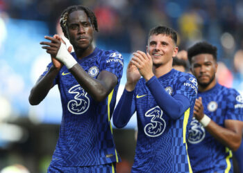 London, England, 14th August 2021. Trevor Chalobah of Chelsea and Mason Mount after Premier League match at Stamford Bridge, London. Picture credit should read: Paul Terry / Sportimage 
By Icon Sport