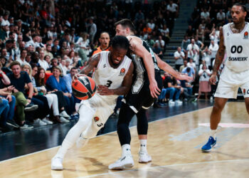 Paris LEE of Lyon and Aleksa AVRAMOVIC of Belgrade during the Turkish Airlines Euroleague match between ASVEL Lyon-Villeurbanne v Partizan Belgrade at The Astroballe on October 12, 2023 in Villeurbanne, France. (Photo by Romain Biard/Icon Sport)